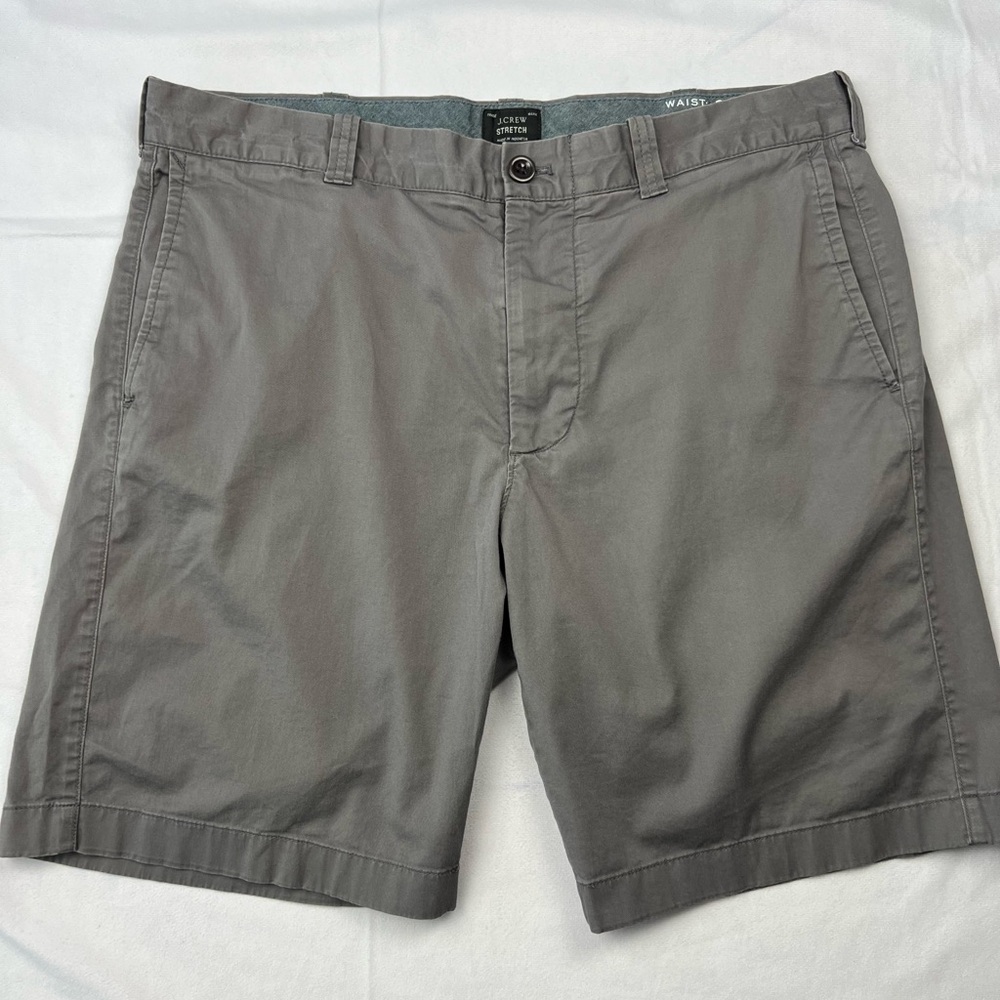J. Crew 9” Chino Shorts Men's Size 33 Gray Stretch Flat Front Preppy Shorts